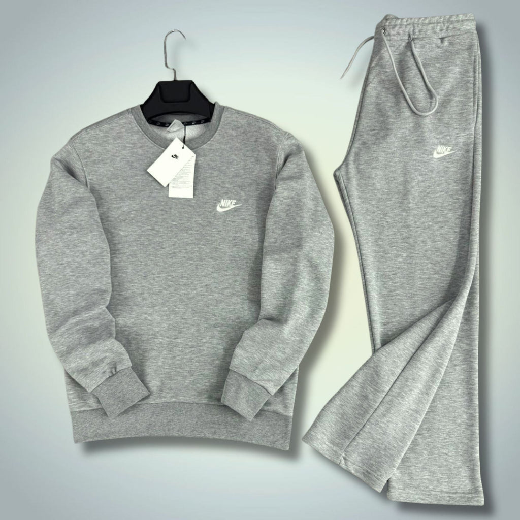 Nike Club Ανδρικό Αθλητικό Σύνολο. Κλασικό Γκρι