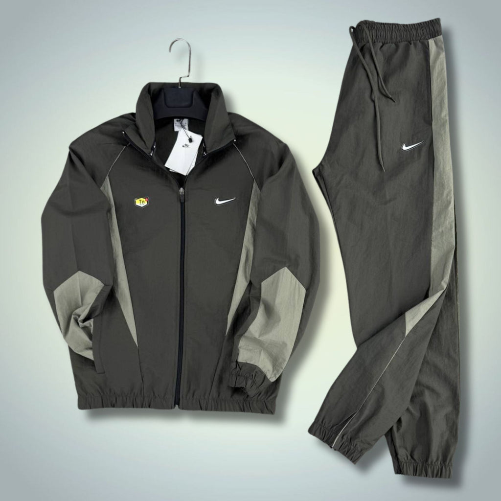 Nike TN ανδρική αδιάβροχη φόρμα, σκούρο πράσινο-ελαιώδες πράσινο. Premium
