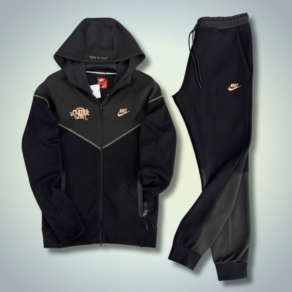 Ανδρική αθλητική φόρμα Nike x Syna World Tech Fleece μαύρο και γραφίτη. Μοντέλο 2024. Premium ποιότητα