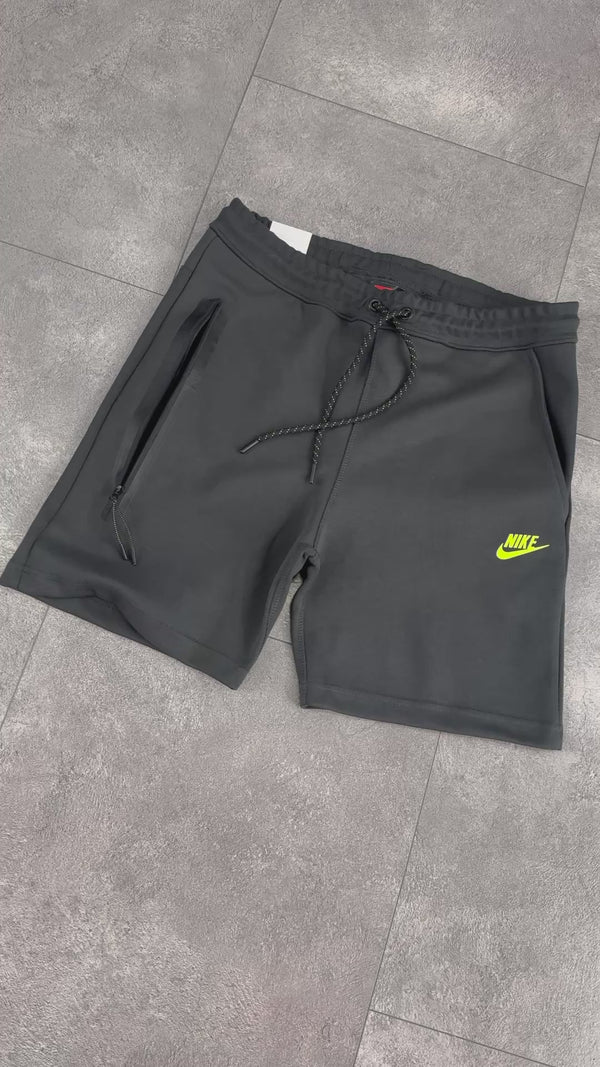 Ανδρικό αθλητικό σορτς Nike Tech Fleece, γραφίτης, με νεοζοπράσινο λογότυπο. Μοντέλο 2024. Premium ποιότητα