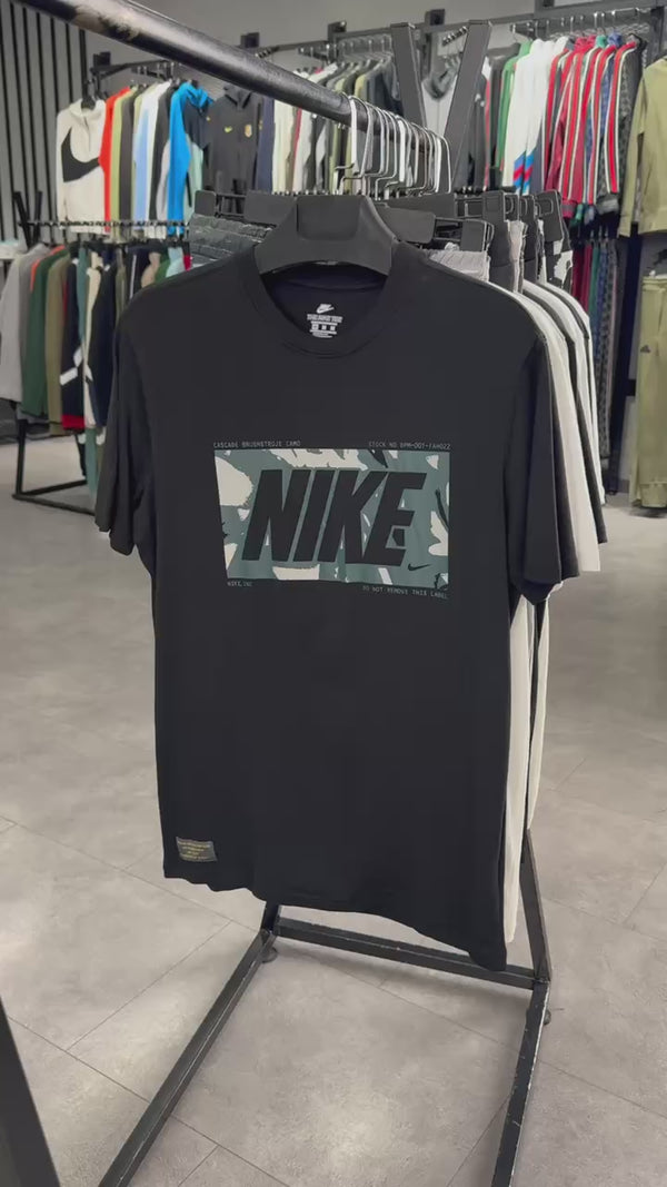 Αθλητικό σετ με κοντό παντελόνι Nike, μοτίβο παραλλαγής, μαύρο - μπεζ. Premium ποιότητα