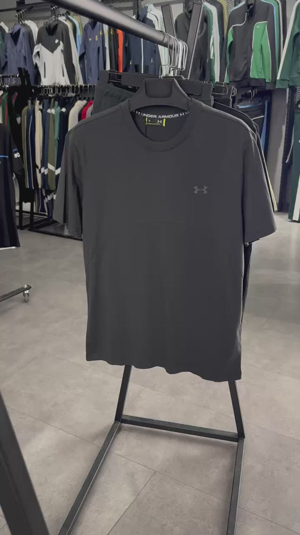 Αθλητικό σετ με κοντό παντελόνι Under Armour, γραφίτης. Premium ποιότητα